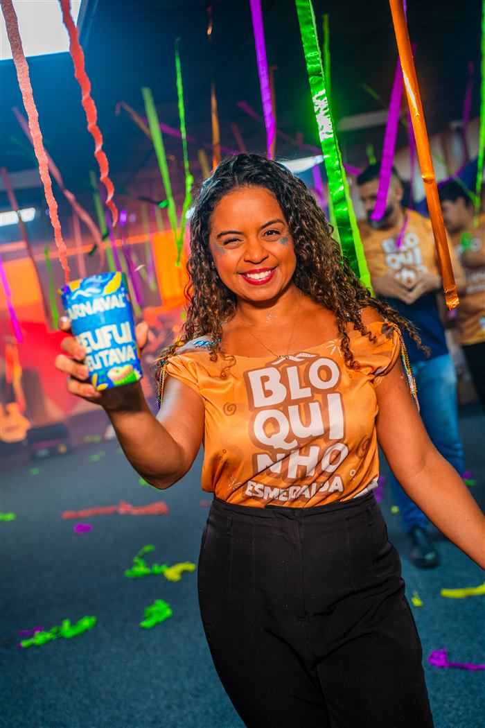 Colaboradora no bloquinho de Carnaval do Esmeralda