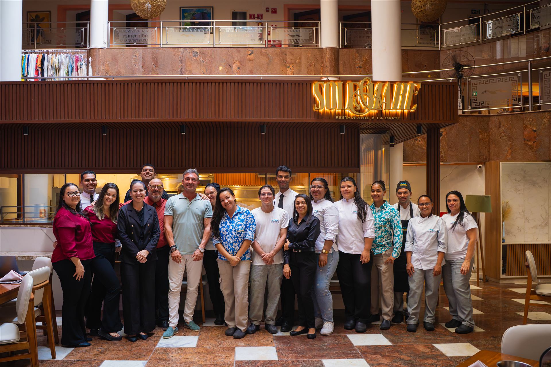 Equipe de Alimentos e Bebidas do Esmeralda Praia Hotel